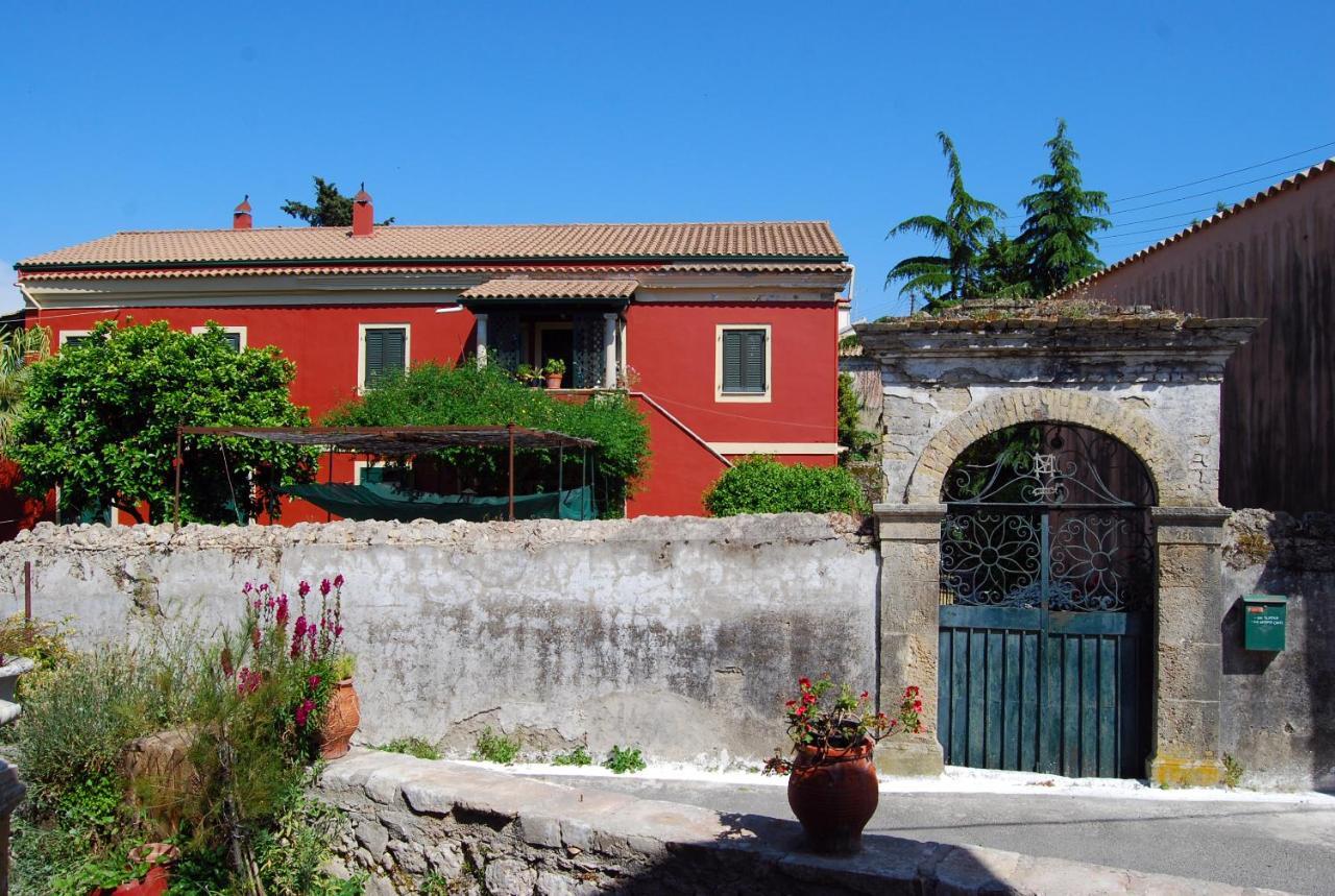 Yangos Traditional Home Kouramádes Екстериор снимка